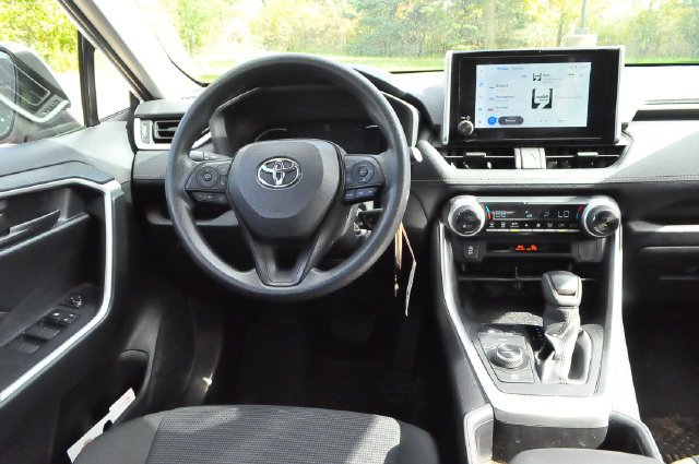 Used 2023 White Toyota LE image 18