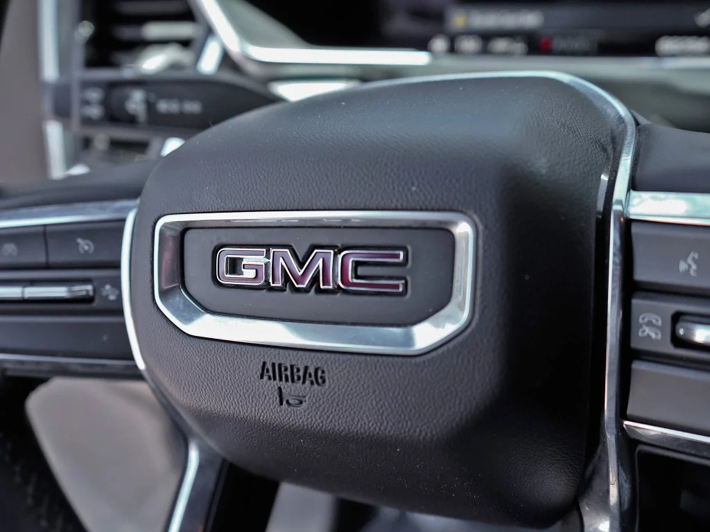 Used 2023 Dynamic Blue Metallic GMC 4WD Elevation image 18
