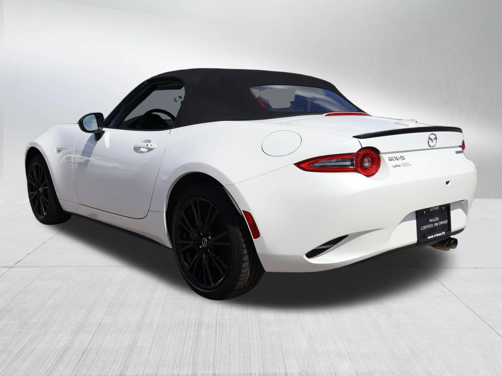 Certified Used 2025 Snowflake White Pearl Mica Mazda Club image 5