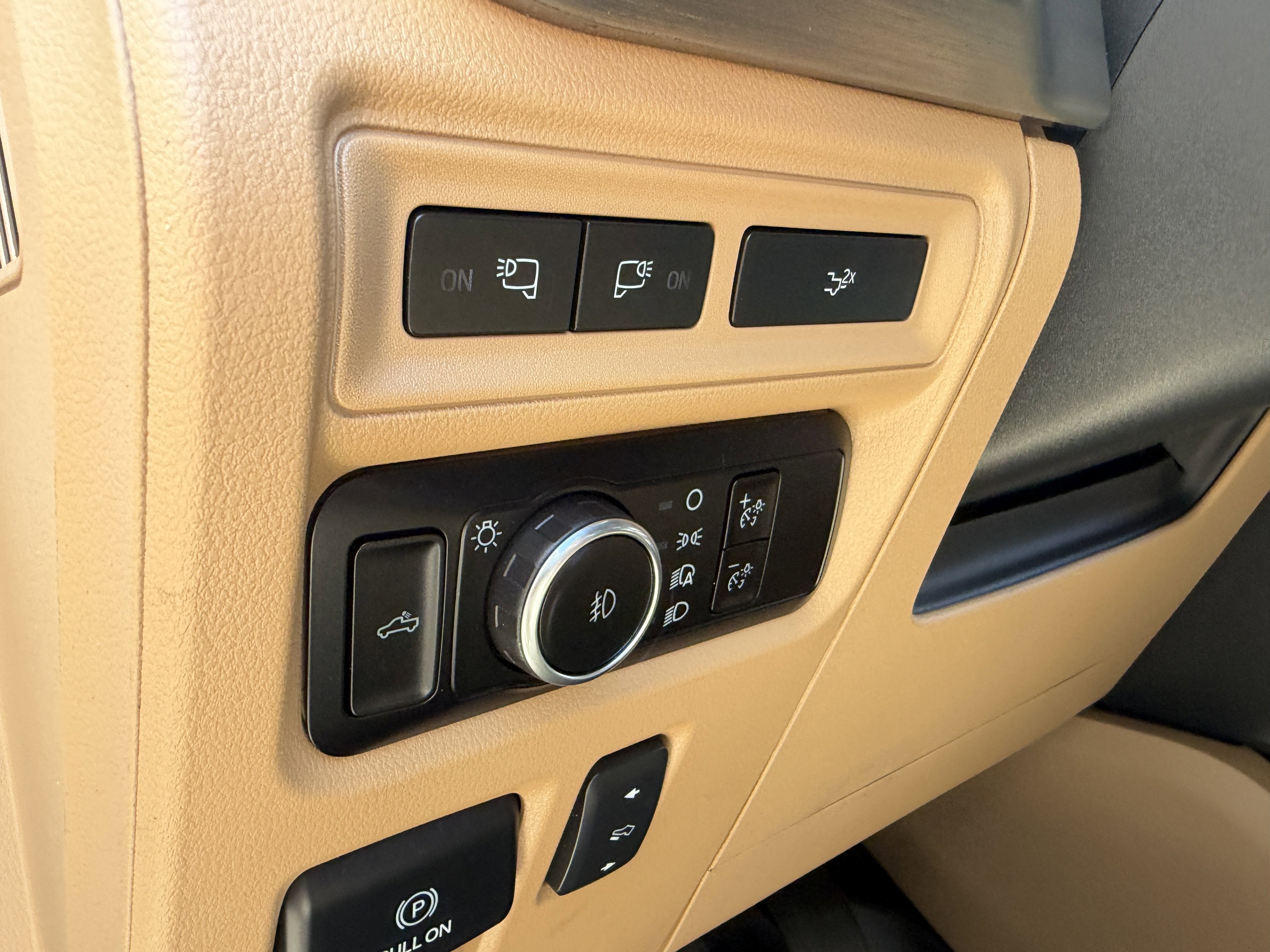 Used 2023 Oxford White Ford LARIAT image 36