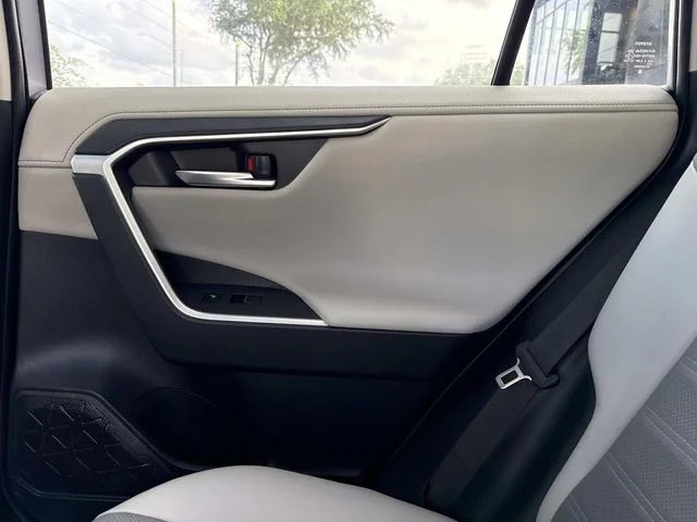 Used 2019  Toyota Limited image 16