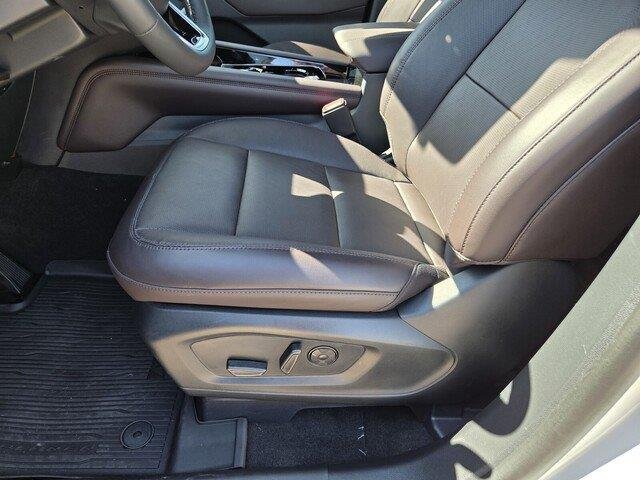 New 2026 Star White Metallic Tri-Coat Ford Platinum™ image 10