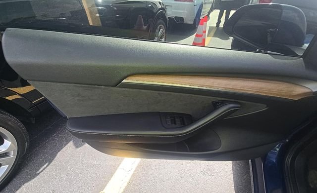 Used 2022  Tesla Base image 14