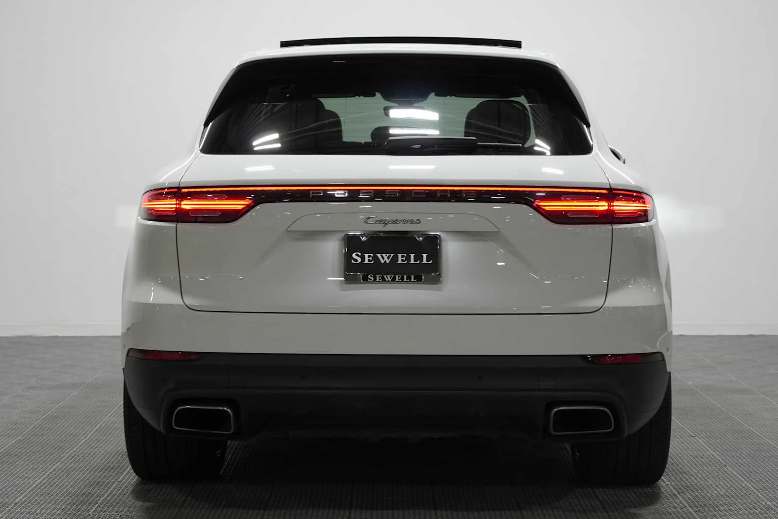 Used 2022 Carrara White Metallic Porsche  image 4