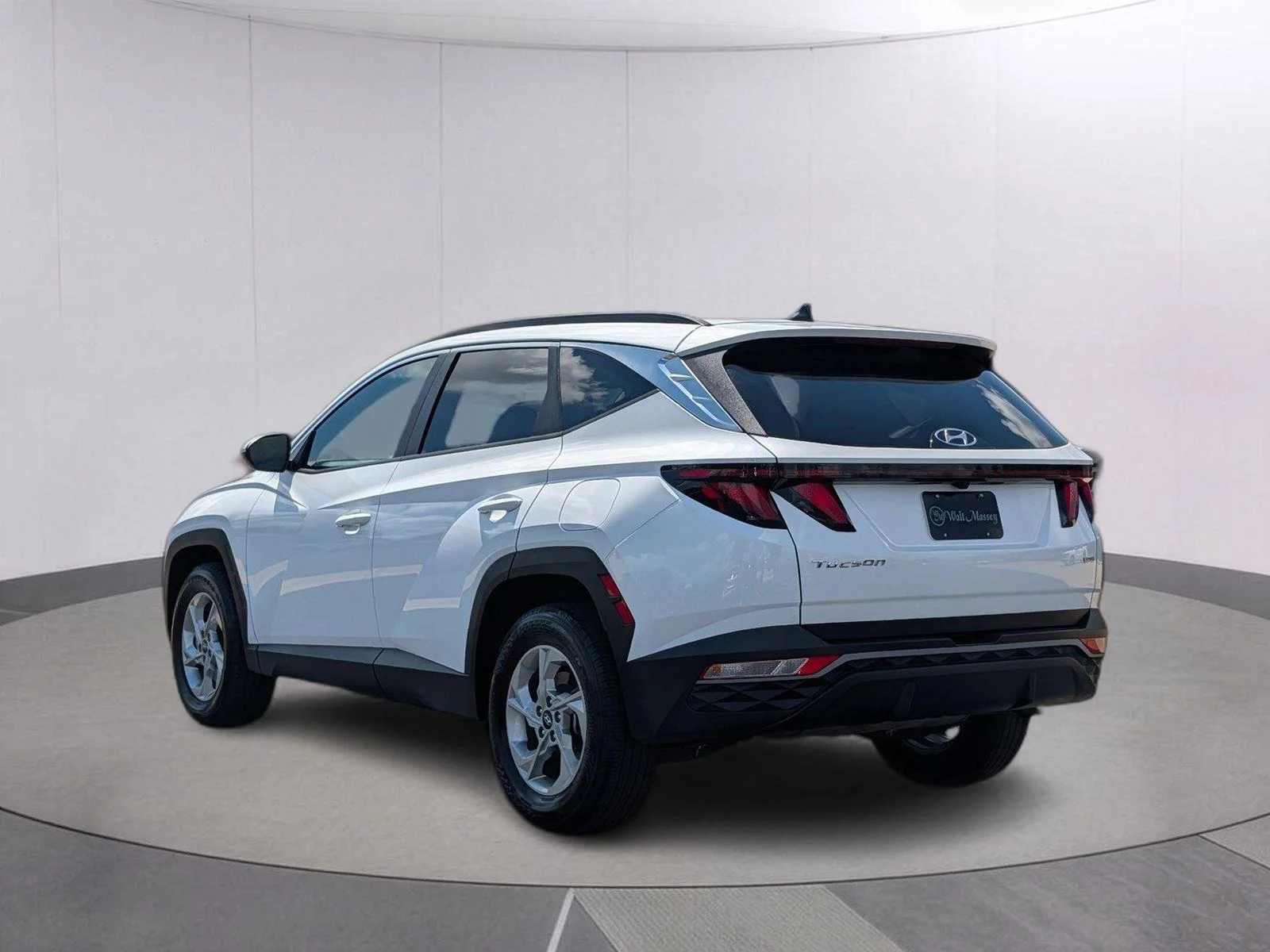 Used 2024 White Pearl Hyundai SEL image 3