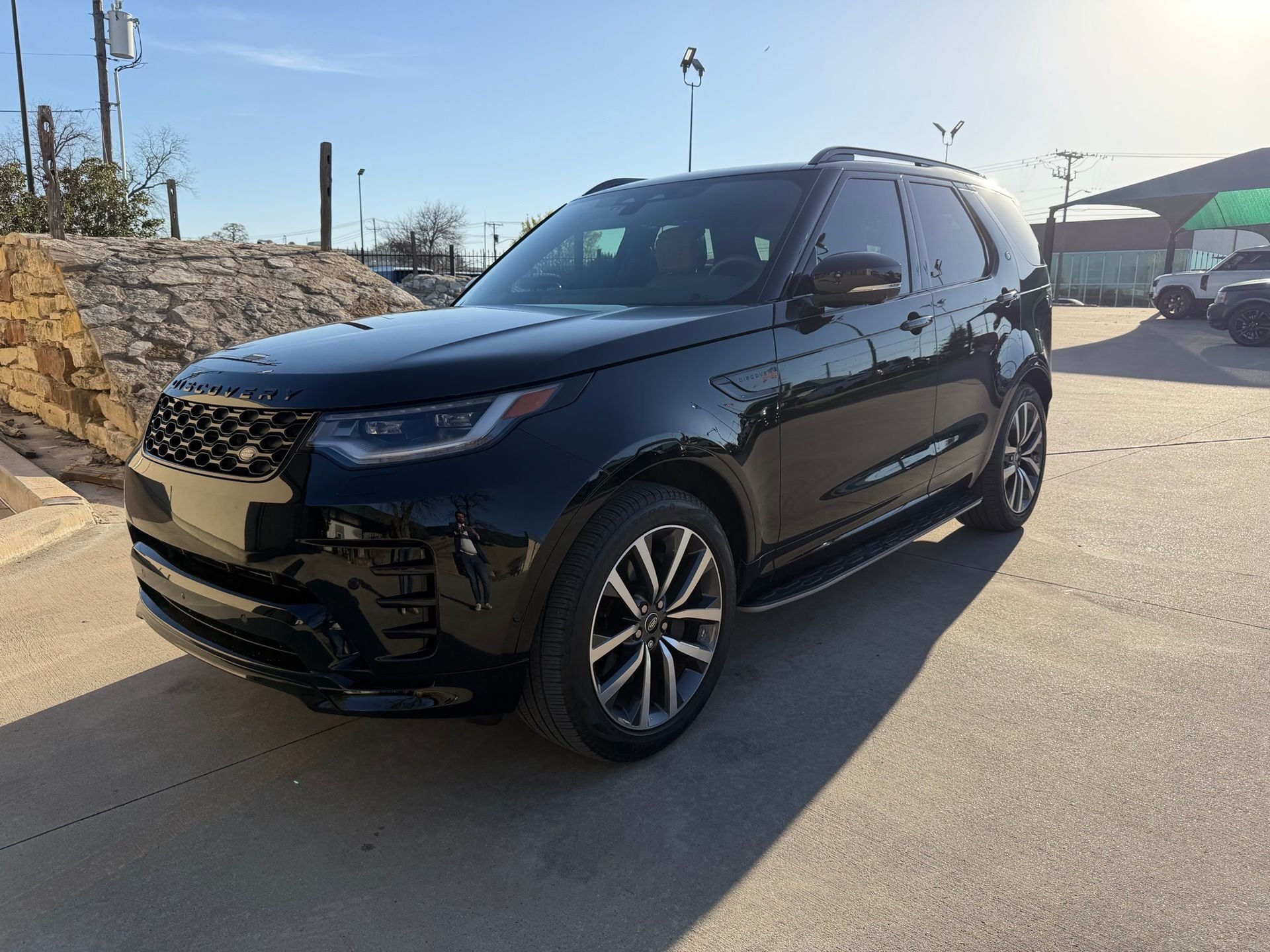 2024 Land Rover Discovery P360 Dynamic SE's photo