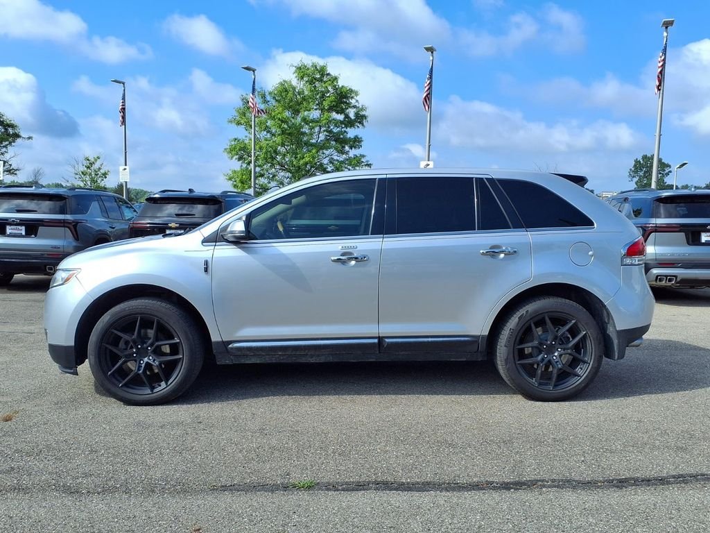Used 2013 Silver Lincoln Base image 6
