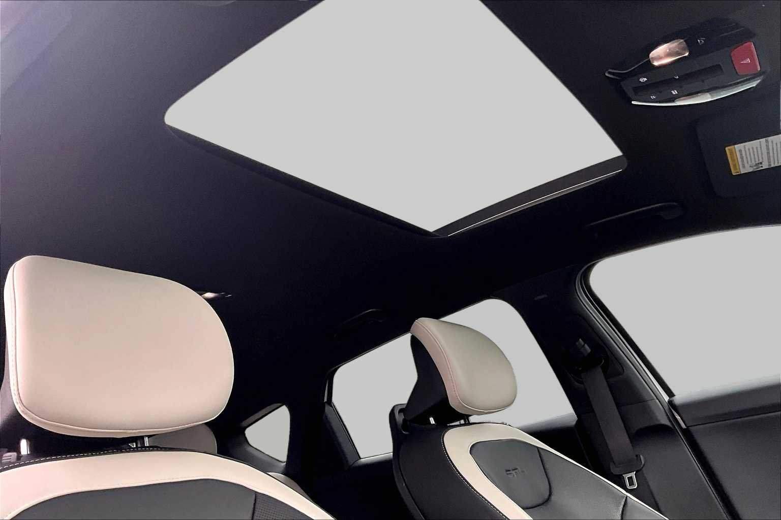 Used 2025 Snow White Pearl Kia GT-Line image 14