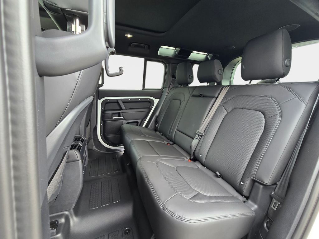 New 2026 Fuji White LAND ROVER X-Dynamic SE image 14