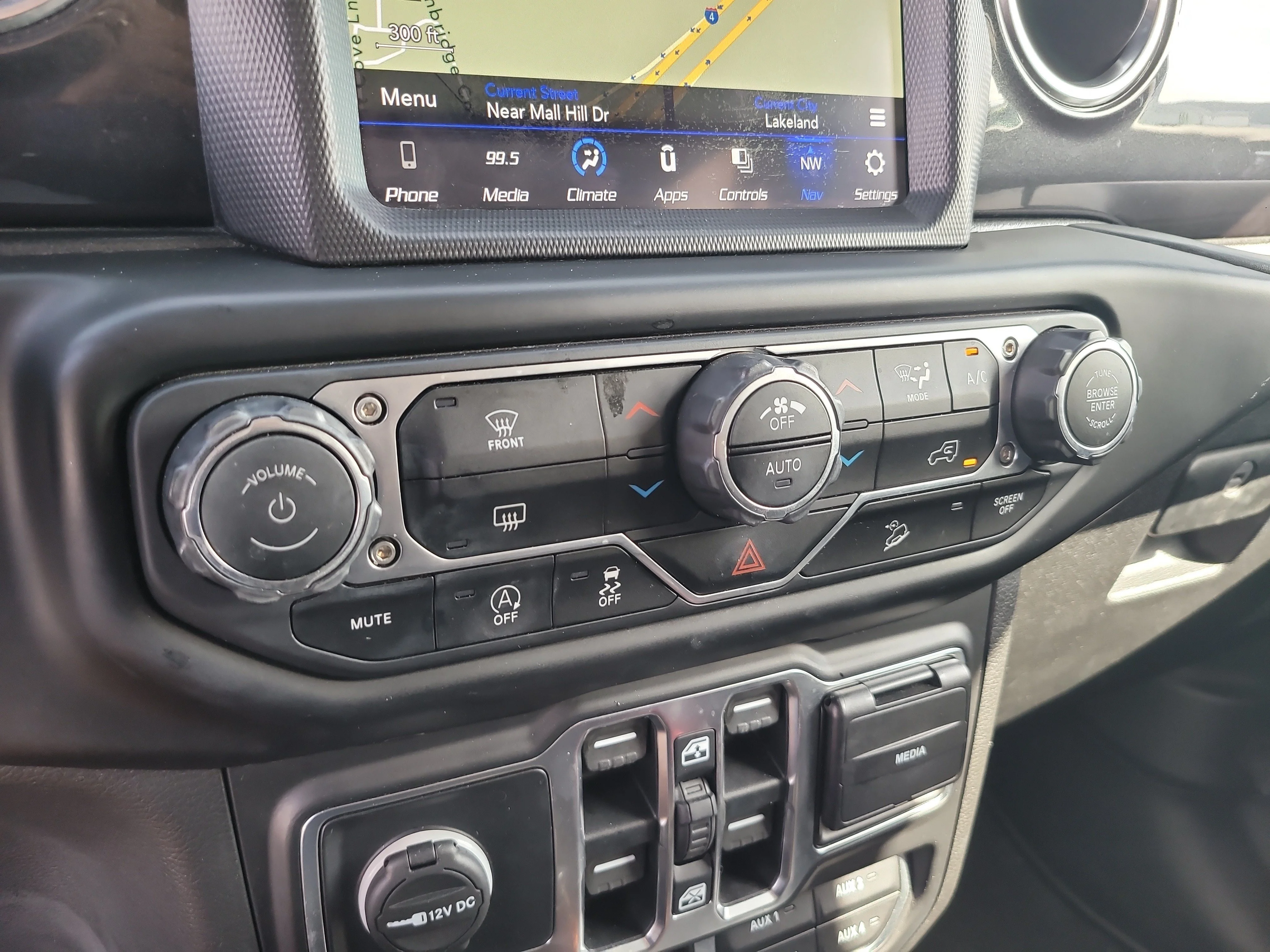 Used 2020 Black Clearcoat Jeep Sahara Altitude image 23