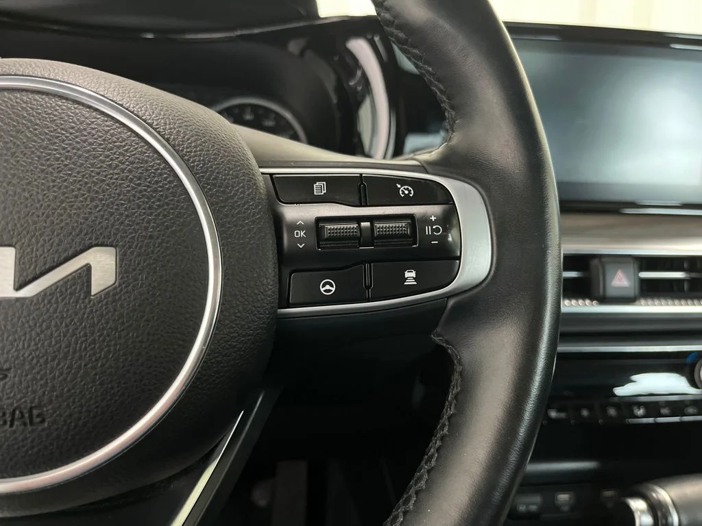 Used 2023 Blue Kia EX image 8