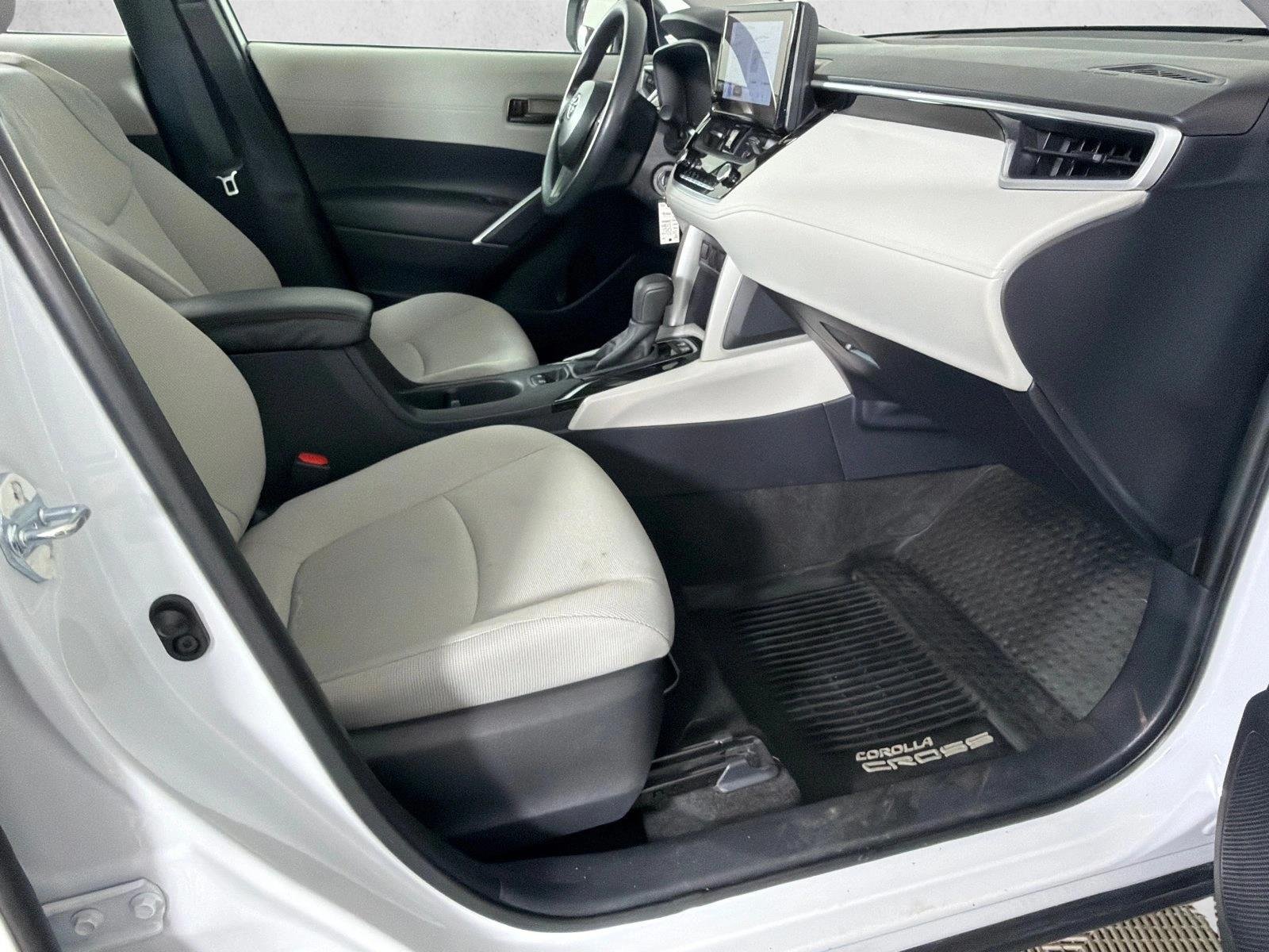 Certified Used 2025 Wind Chill Pearl Toyota L image 13