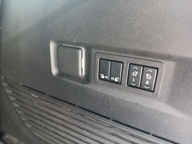 Used 2024 White Chevrolet Premier image 21