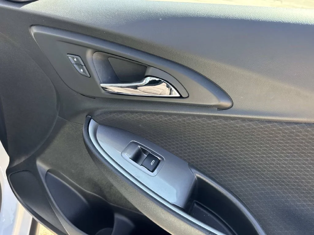 Used 2025 White Chevrolet LT image 36
