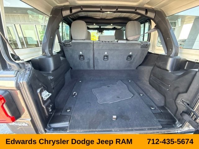 Used 2025 Gray Jeep Sahara 4xe image 22