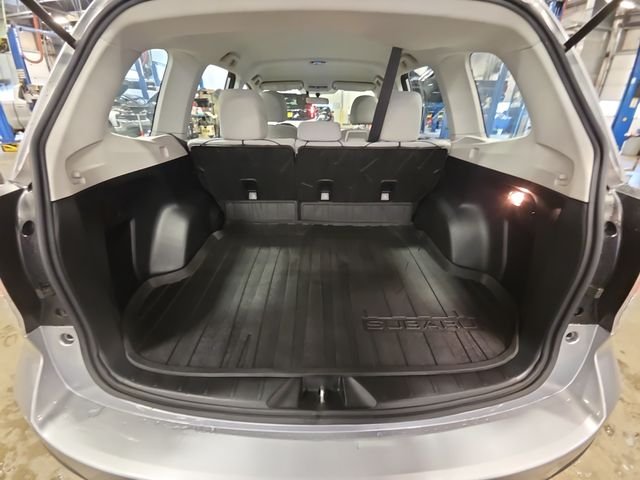 Used 2018 Silver Subaru 2.5i image 23