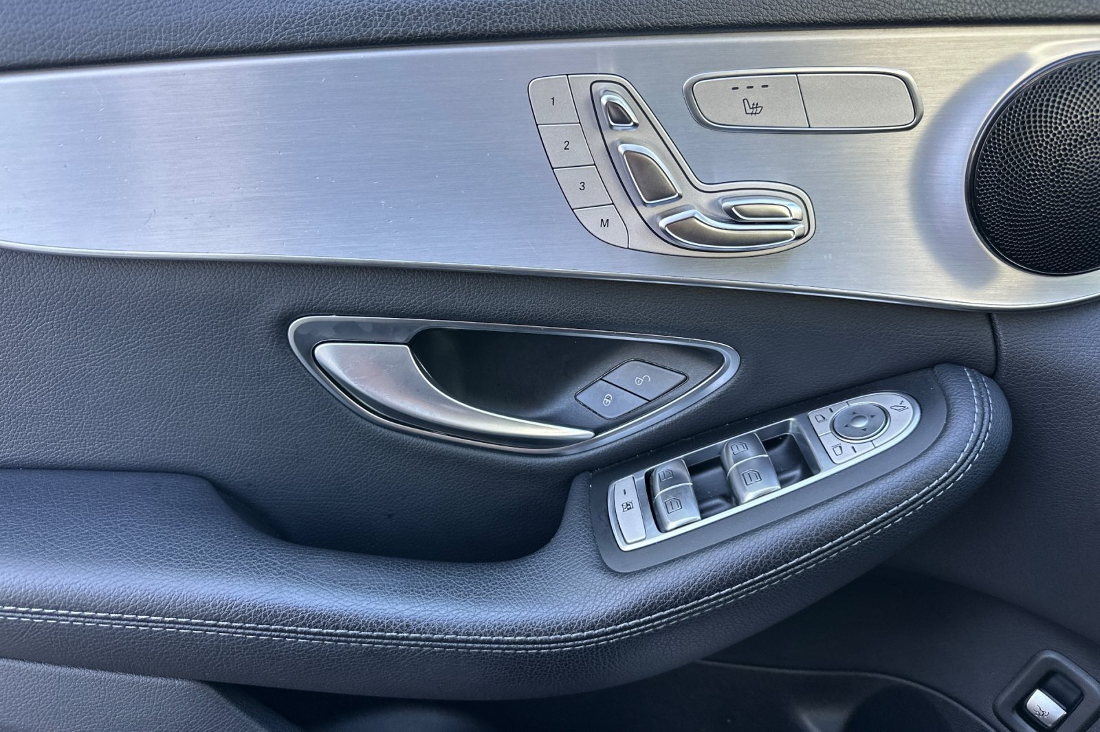 Used 2019 WHITE Mercedes-Benz C 300 image 10