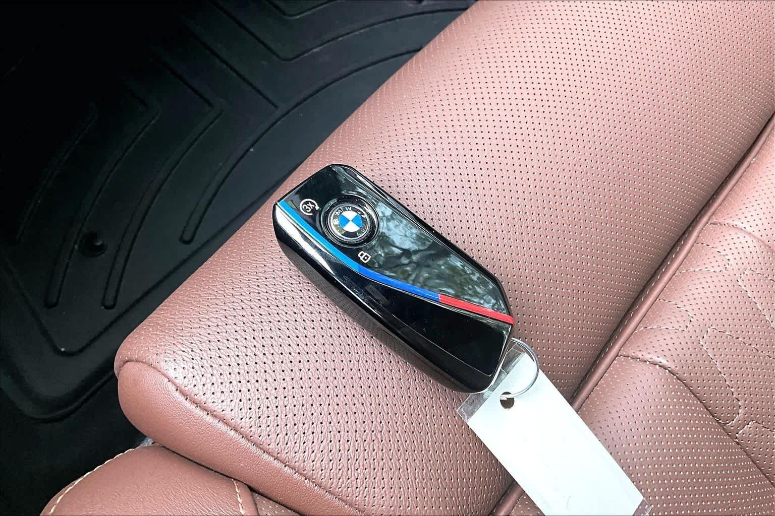 Used 2026 Skyscraper Grey Metallic BMW M60i image 12