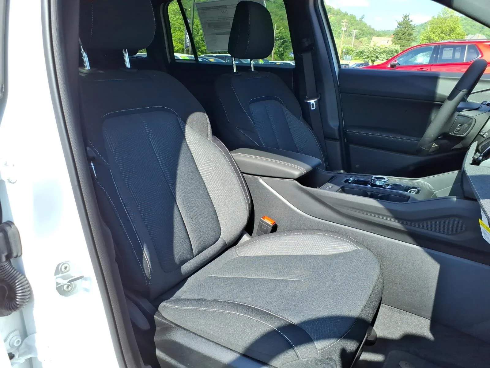 New 2026 Bright White Clear-Coat Exterior Paint Jeep Laredo image 4