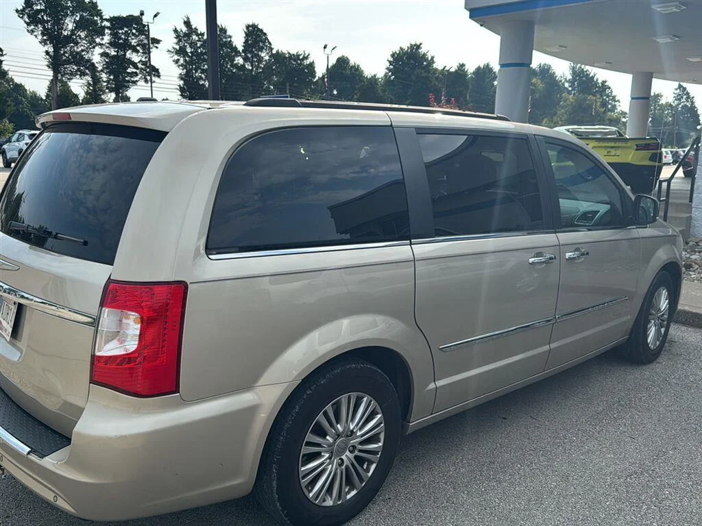 Used 2015 Cashmere/Sandstone Pearlcoat Chrysler Touring-L image 3