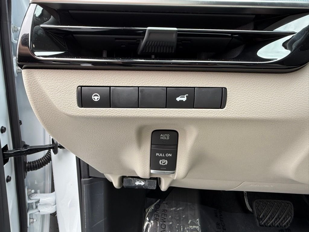 New 2026 Everest White Pearl TriCoat Nissan SL image 7