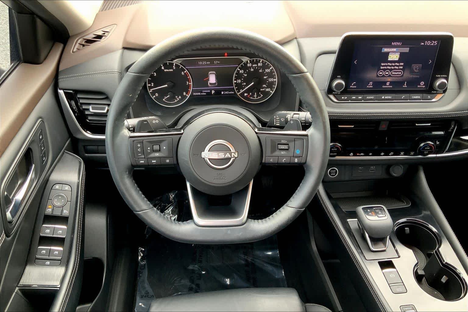 Used 2023 Pearl White Tricoat/Super Black Nissan SL image 10