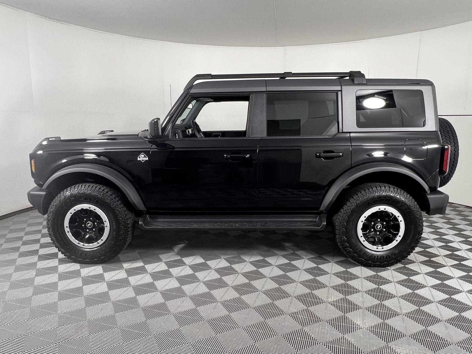 Used 2025 Shadow Black Ford Outer Banks image 7