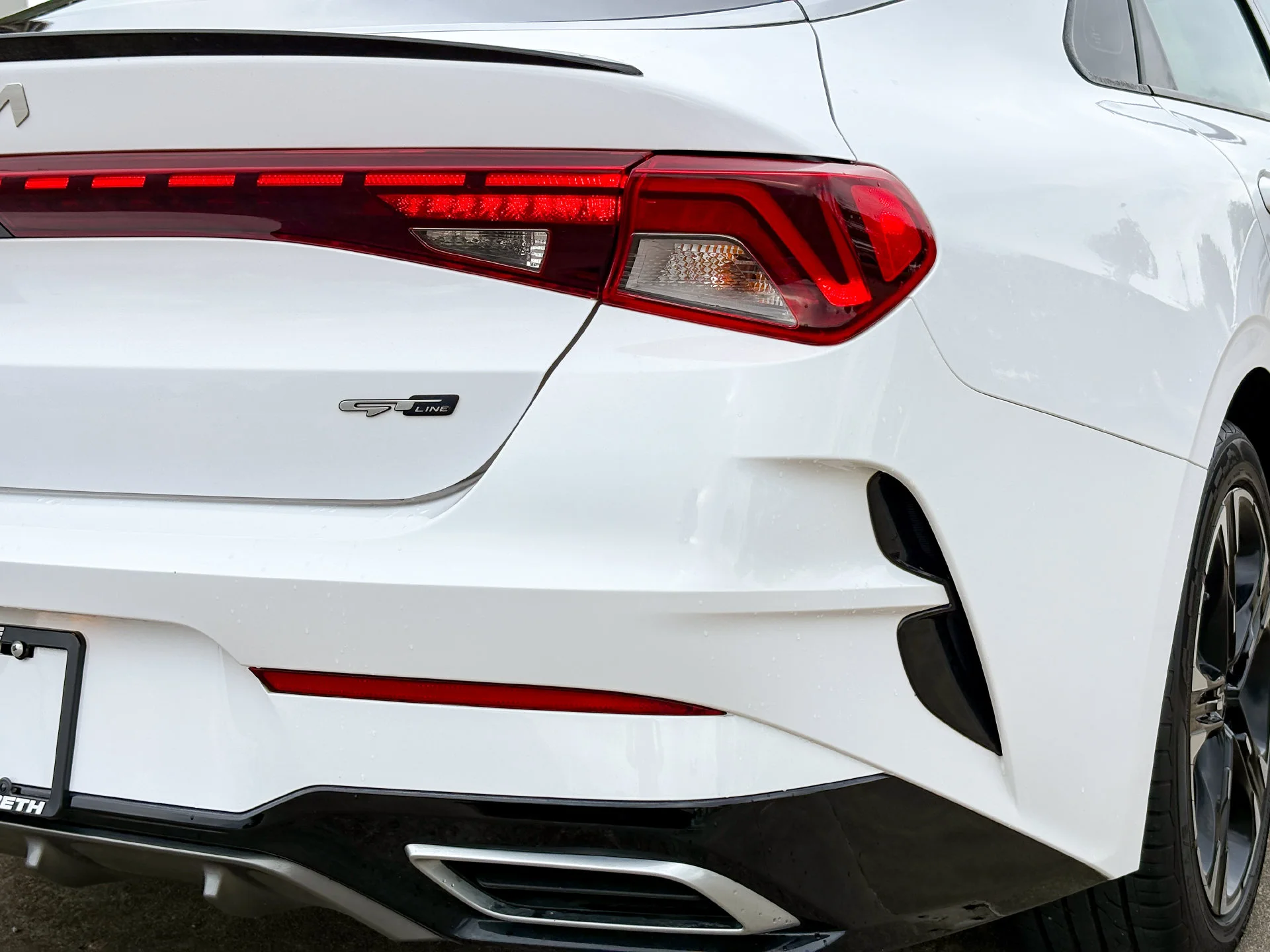 Used 2022 White Kia GT-Line image 13