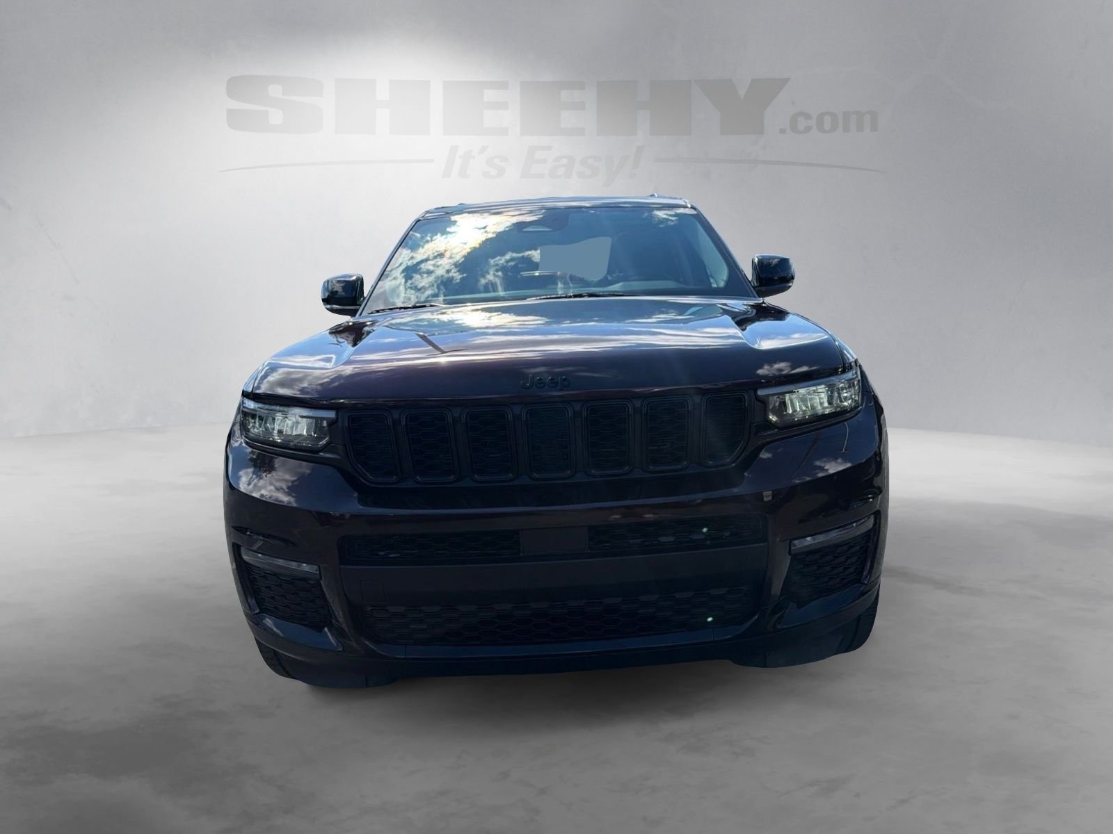 Used 2023  Jeep Limited image 18