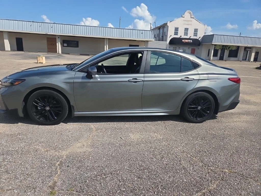 Used 2025  Toyota SE image 6