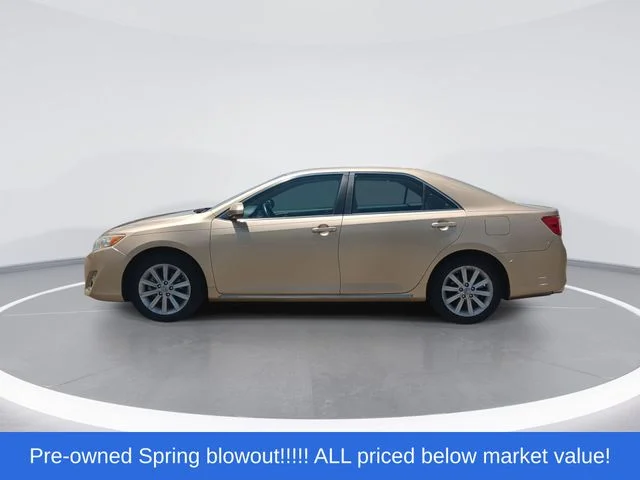 Used 2012 Beige Toyota XLE image 5