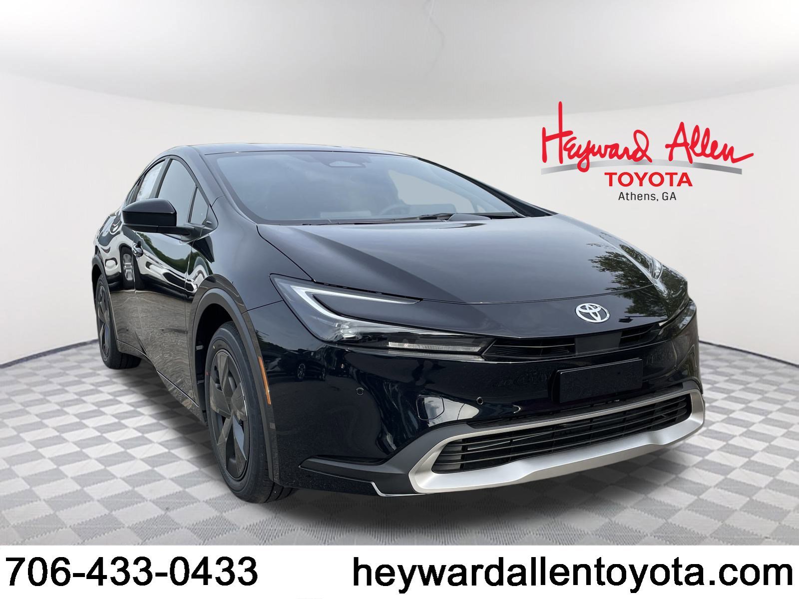 2025 Toyota Prius SE Plug-in Hybrid's photo