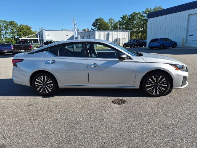 Used 2025 Silver Nissan 2.5 SV image 2