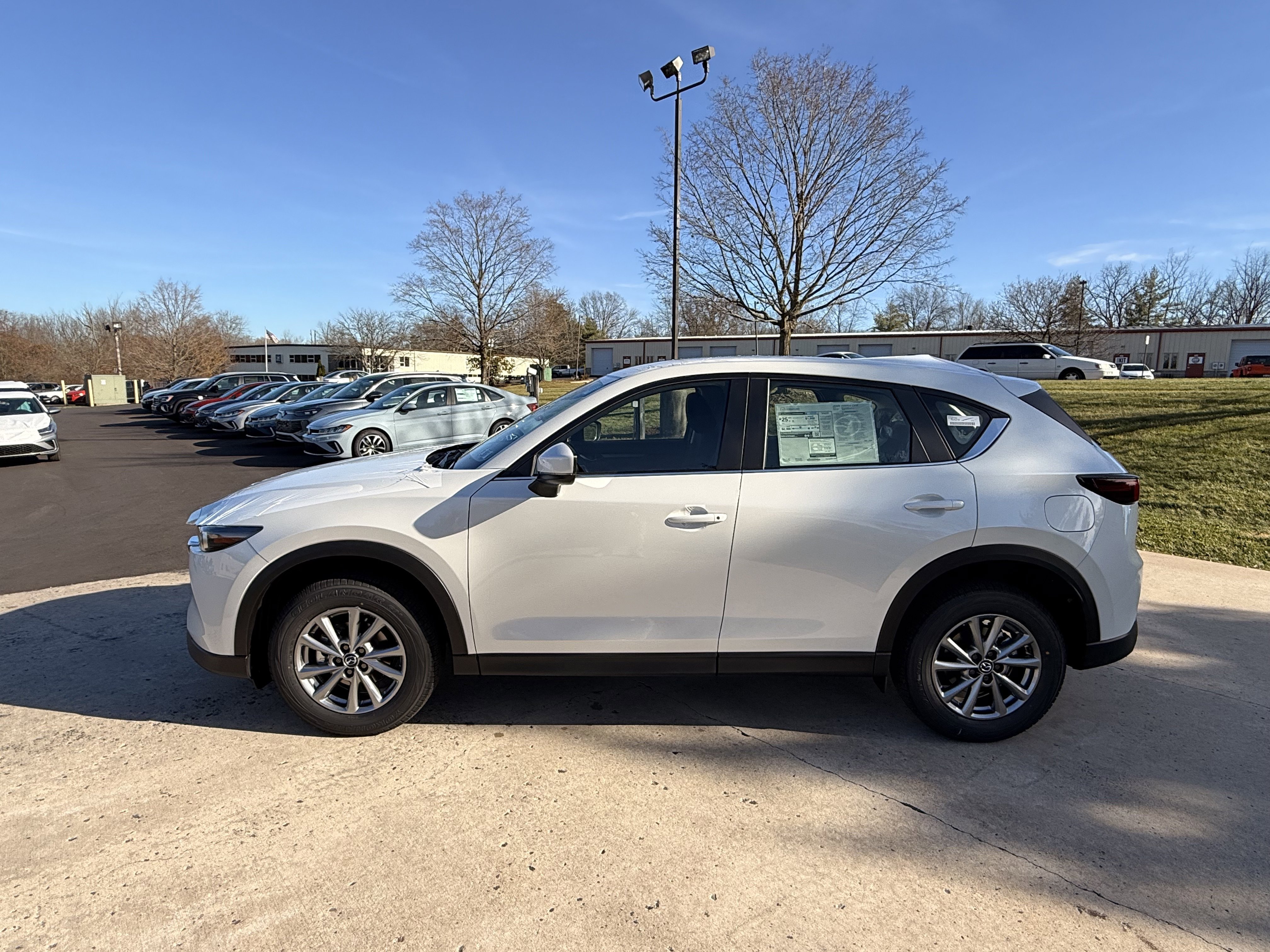 2025 Mazda CX-5 S - Photo 8