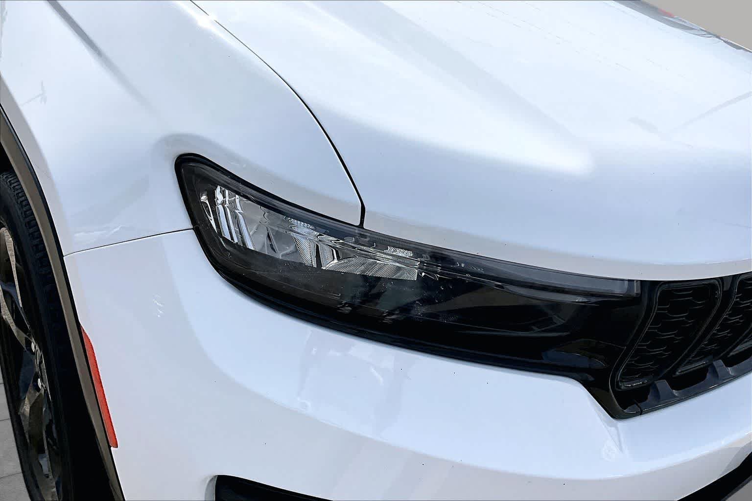 Used 2022 Bright White Clearcoat Jeep Altitude image 27