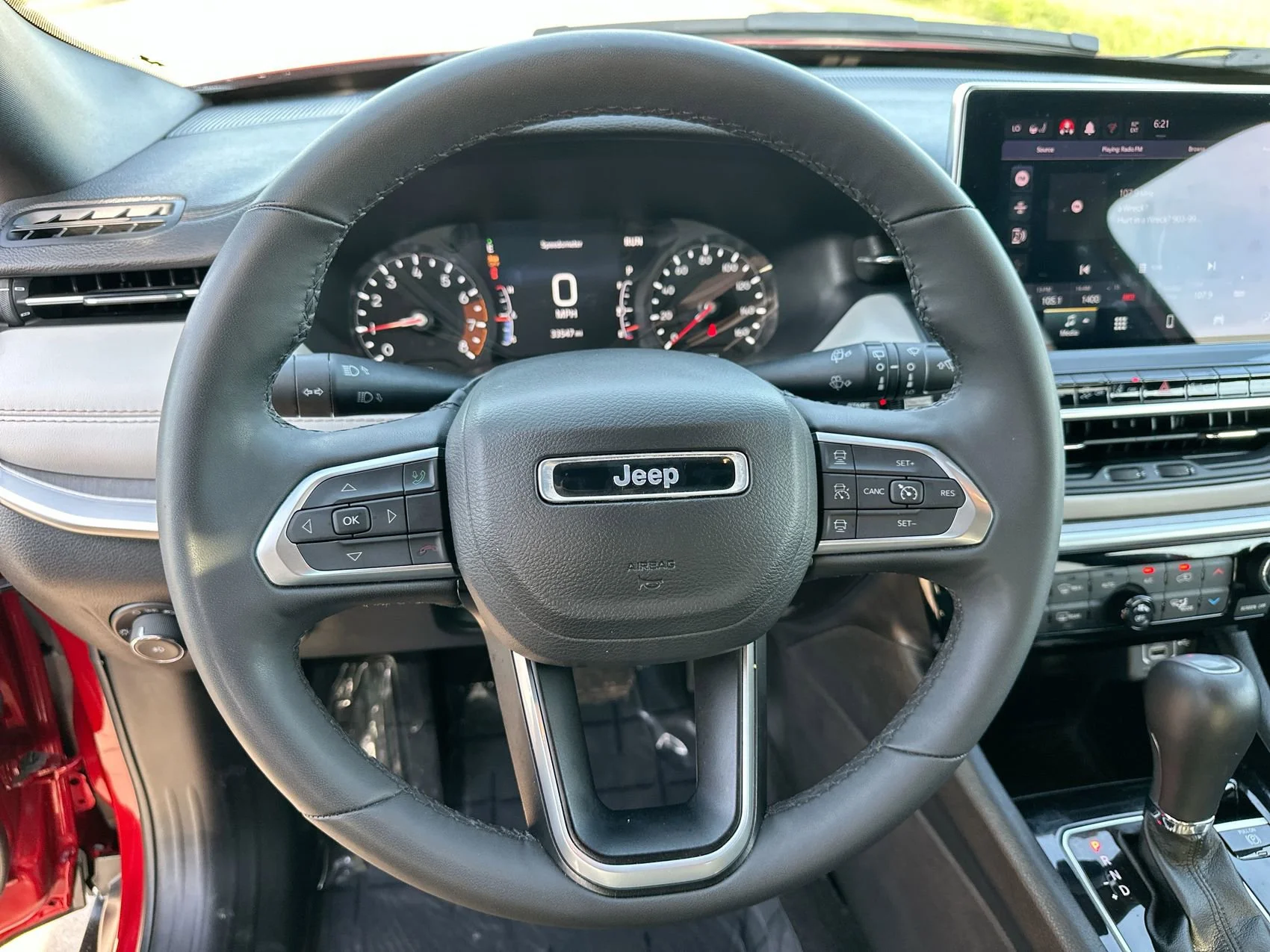 Used 2025 Red Hot Pearlcoat Jeep Limited image 14