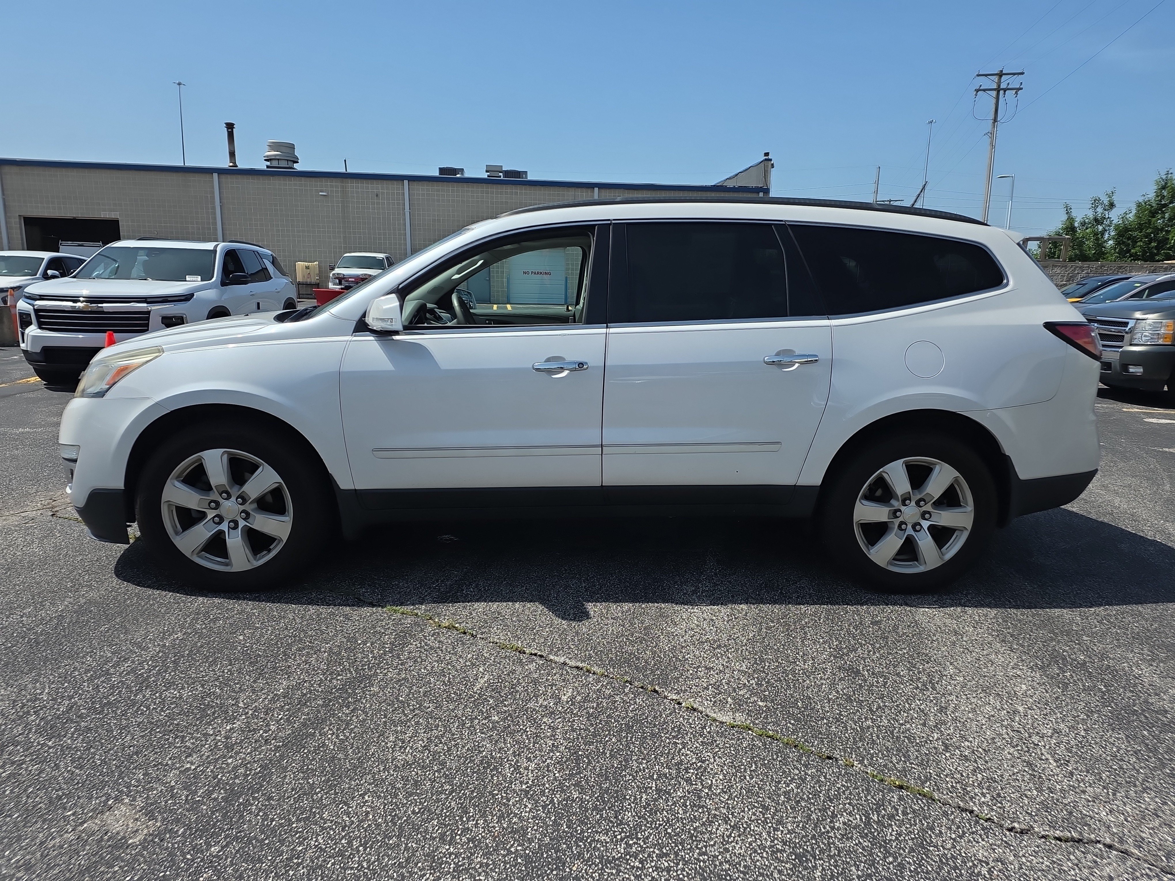 Used 2016 IRIDESCENT PEARL TRICOAT Chevrolet LTZ image 7