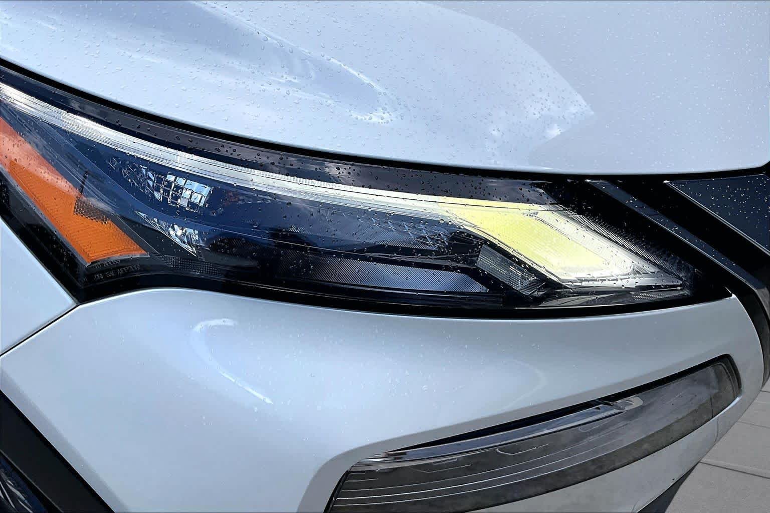 Used 2023 Pearl White Tricoat Nissan SV image 28