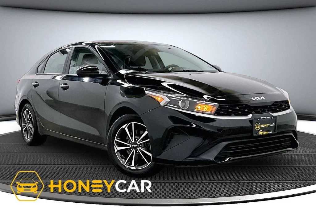 2023 Kia Forte LXS AT's photo