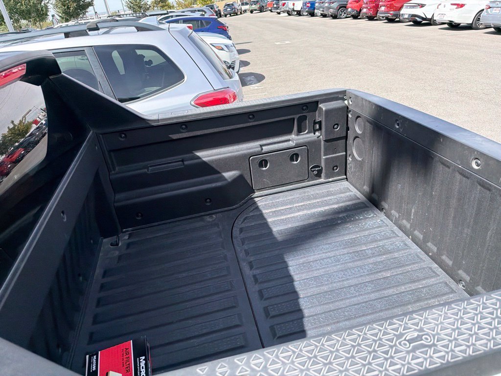 Used 2025 Green Hyundai SEL image 24