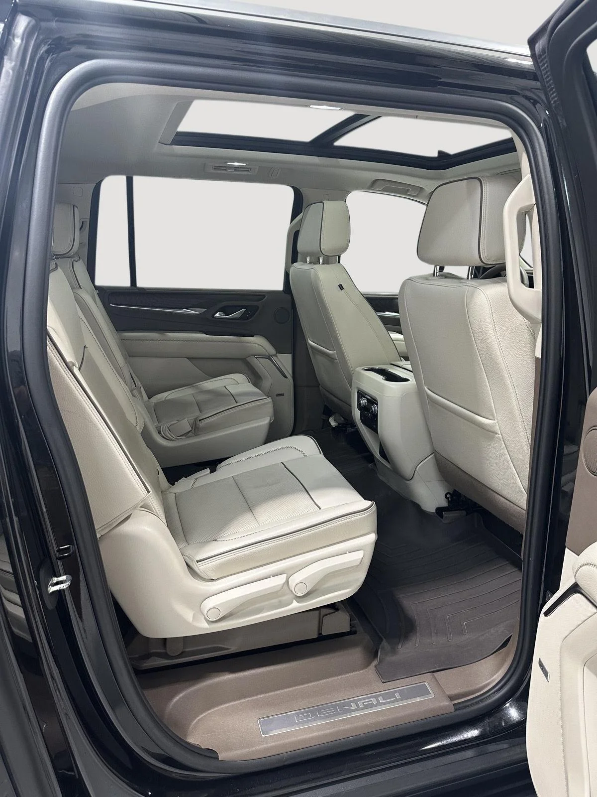 Used 2023 Onyx Black GMC Denali image 25