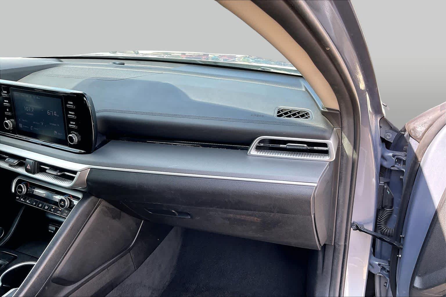 Used 2022 Everlasting Silver Kia LXS image 18