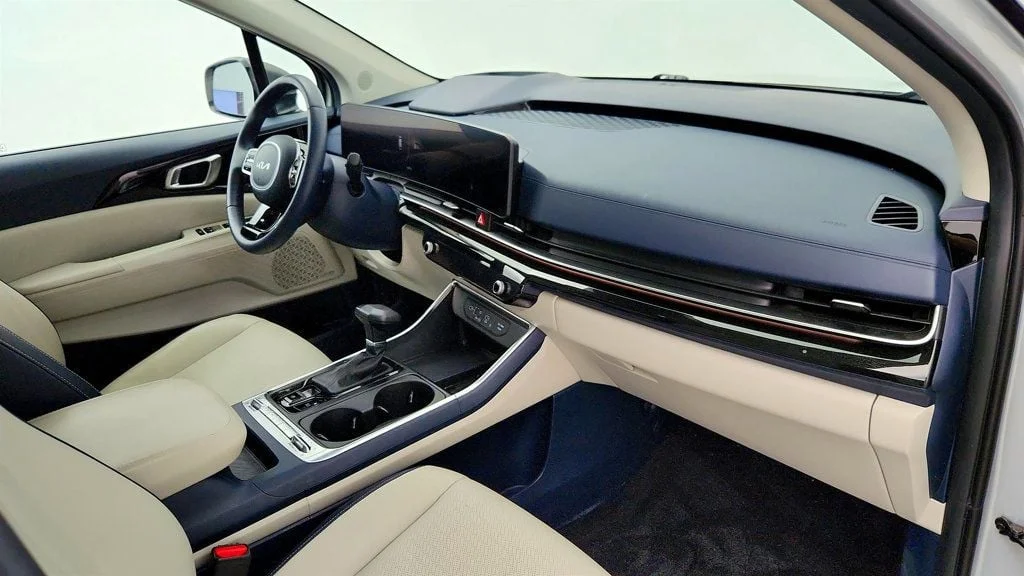 Used 2025 Ivory Silver Kia SX Prestige w/ Dual Rear Entertainment & VIP 2nd Row Seats image 29