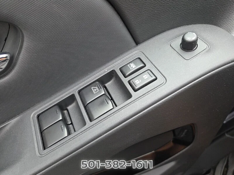 Used 2023 Gun Metallic NISSAN CREW CAB 4X4 SV AUTO *LTD AVAIL* image 31
