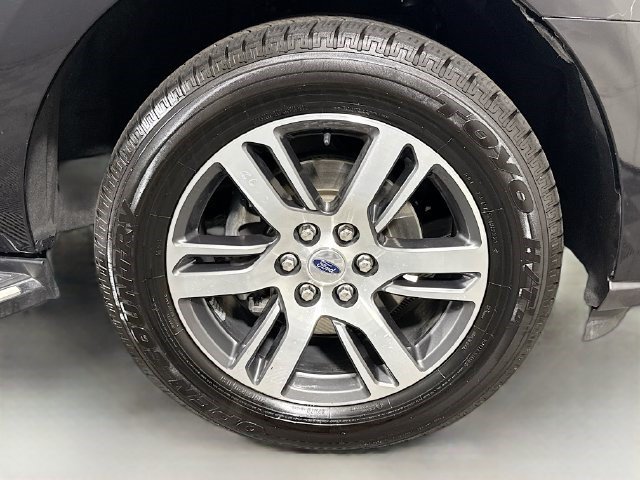 Used 2023 Agate Black Metallic Ford Limited image 28