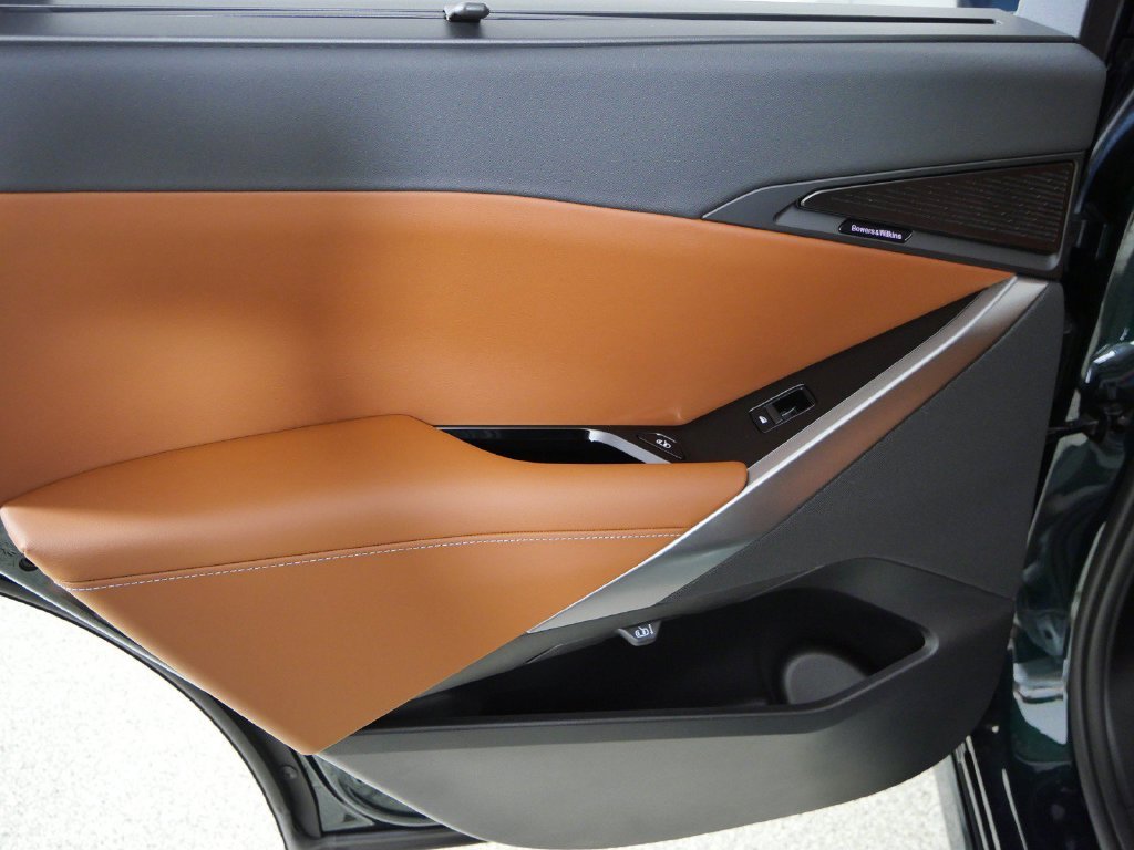 New 2027 Vancouver Green Metallic BMW  image 29