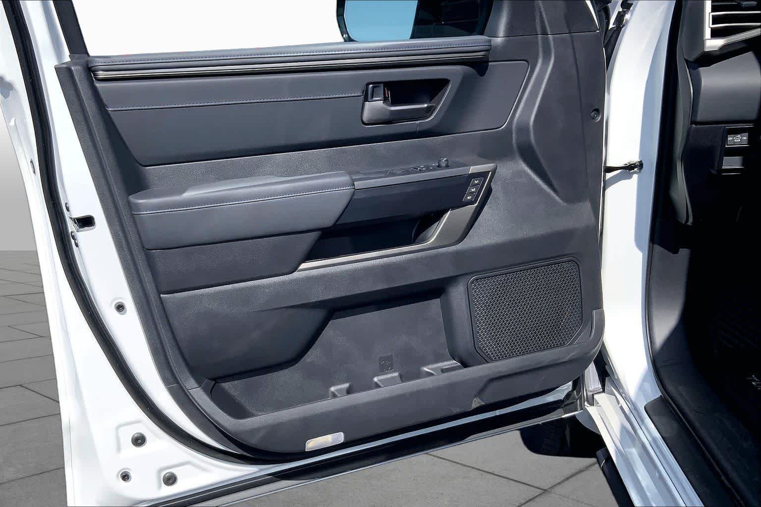 New 2026 Wind Chill Pearl Toyota Platinum image 10