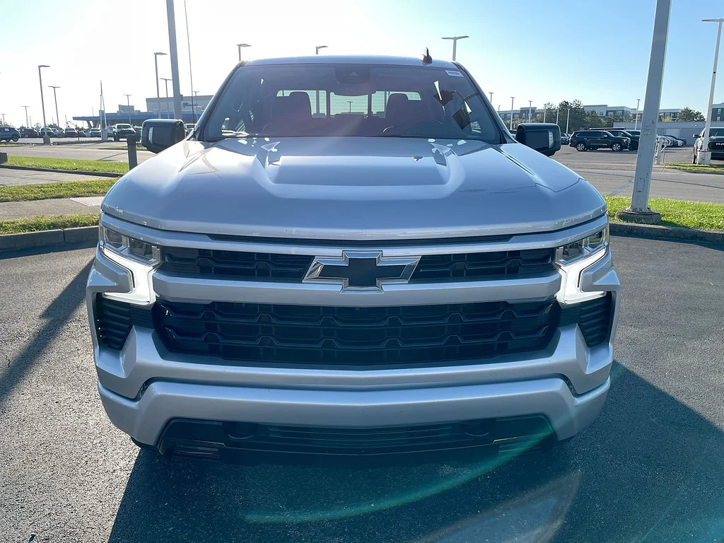 Used 2022 Silver Ice Metallic Chevrolet RST image 32