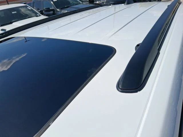 New 2026 Bright White Clear-Coat Exterior Paint Jeep Altitude image 11