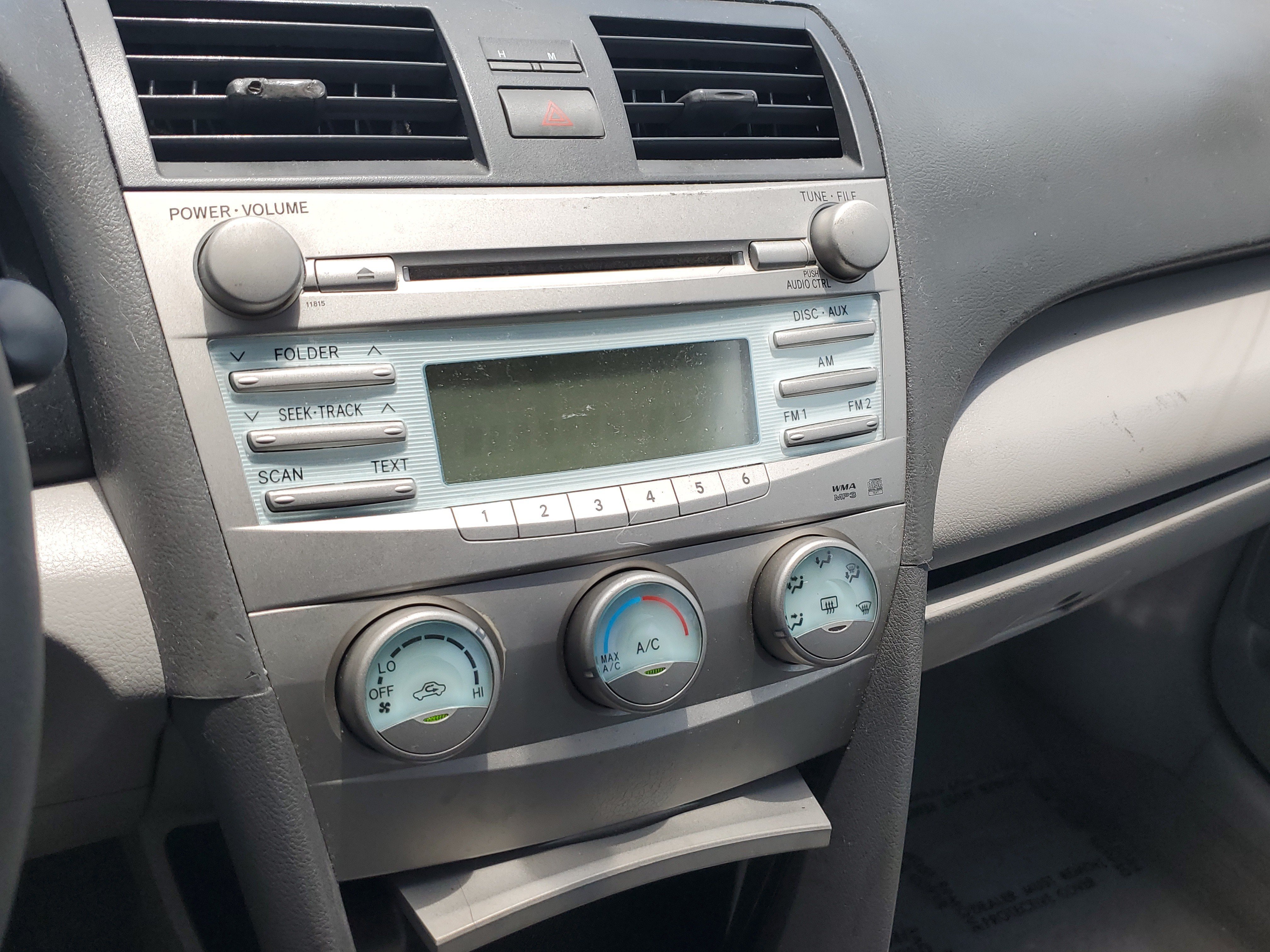 Used 2007 Silver Toyota LE image 24